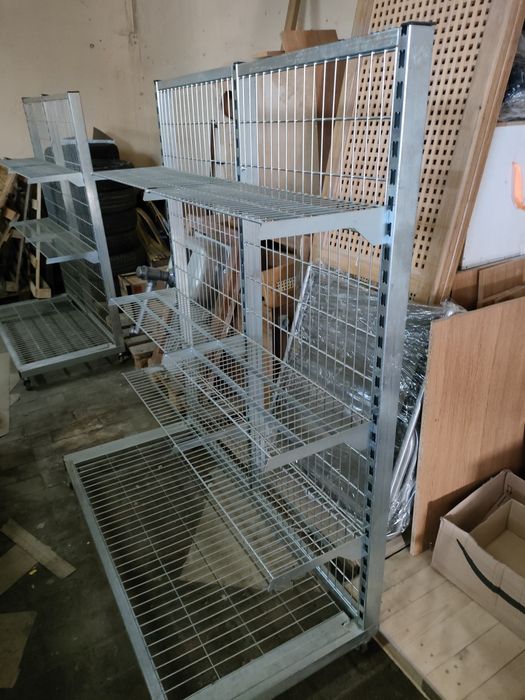 Продавам метални стелажи