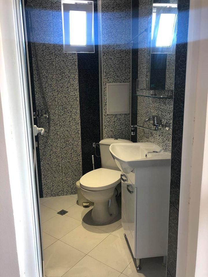 Дава се под наем Етаж от къща в Варна, Център - 85 кв.м за 750 € - Снимка #8