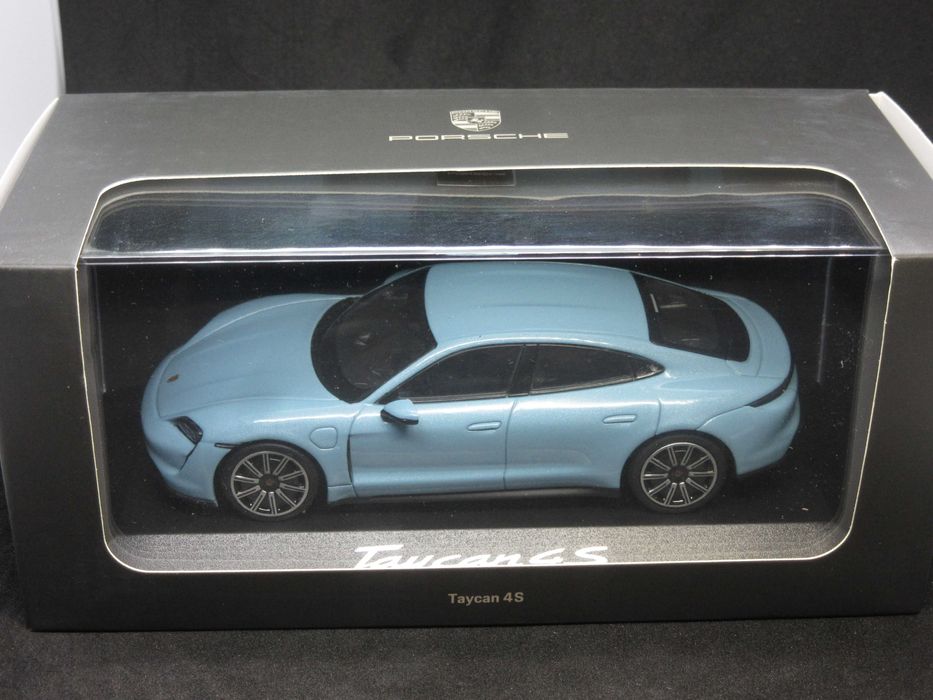 Macheta Porsche Taycan 4S Minichamps 1:43