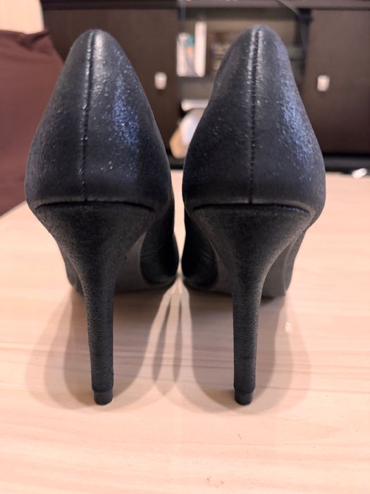 Елегантни обувки на ток нови 36