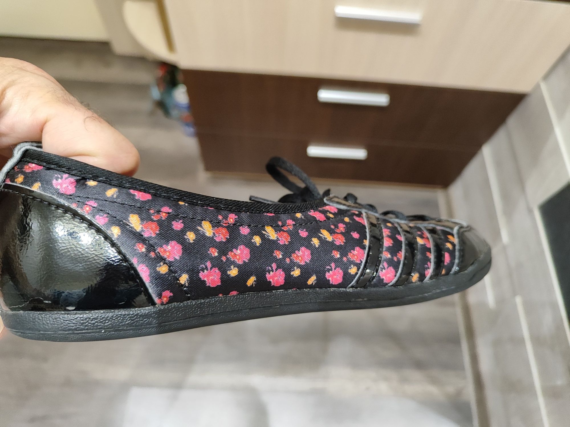 Дамски спортни обувки adidas