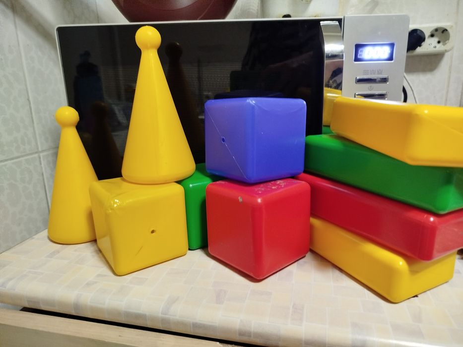 Продам игрушку конструктор