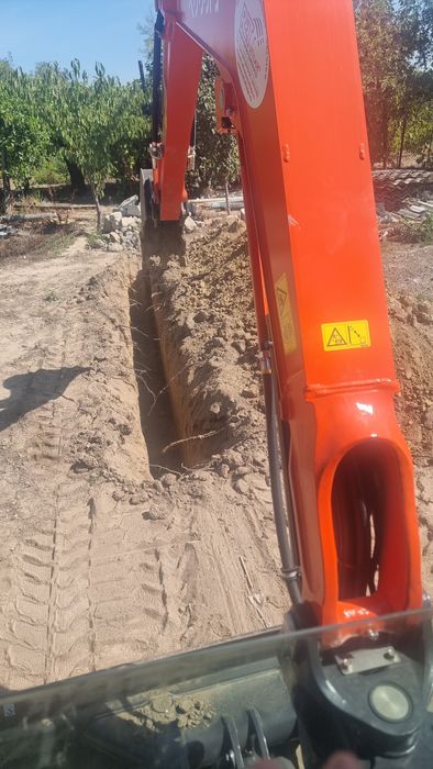 Închiriez miniexcavator