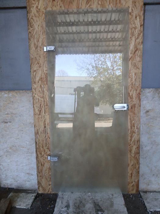 Uși de sticlă pentru diverse spatii