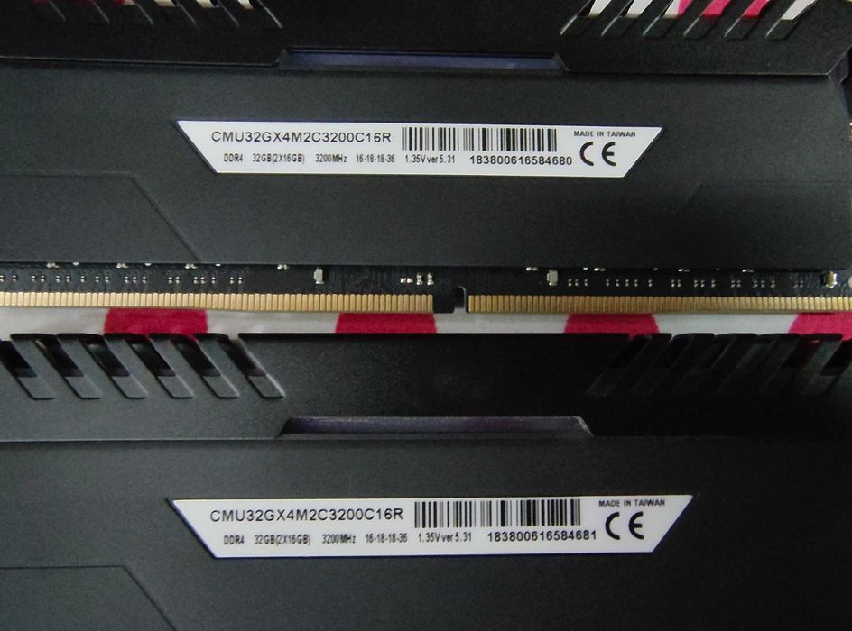 Memorie Corsair Vengeance RED LED 32GB DDR4 3200MHz CL16.