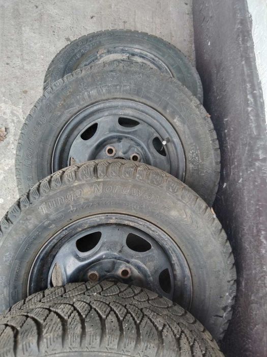 Продам комплект шин с дисками