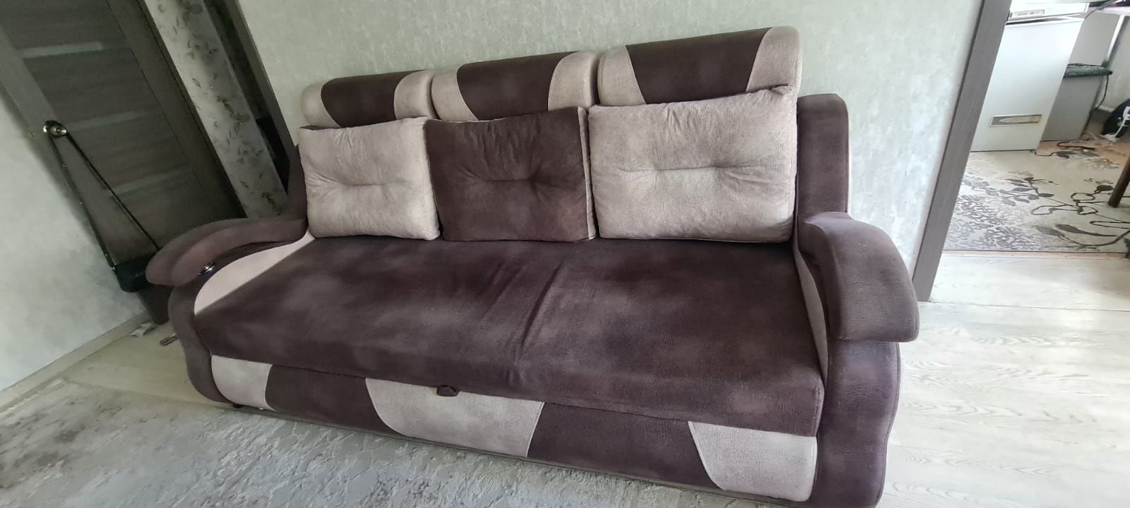 Срочно продам диван