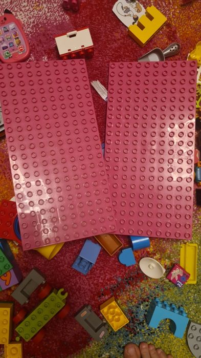 LEGO DUPLO peste 500 piese 7 seturi plus multe alte piese