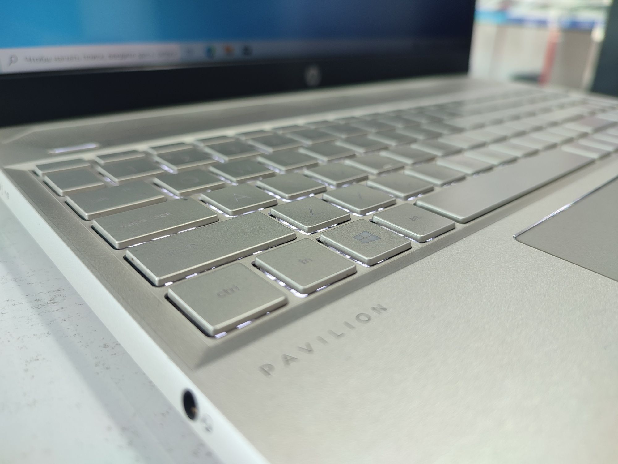 HP pavilion core i5 metal korpus, klavyatura patsvetka qo'shimcha vide