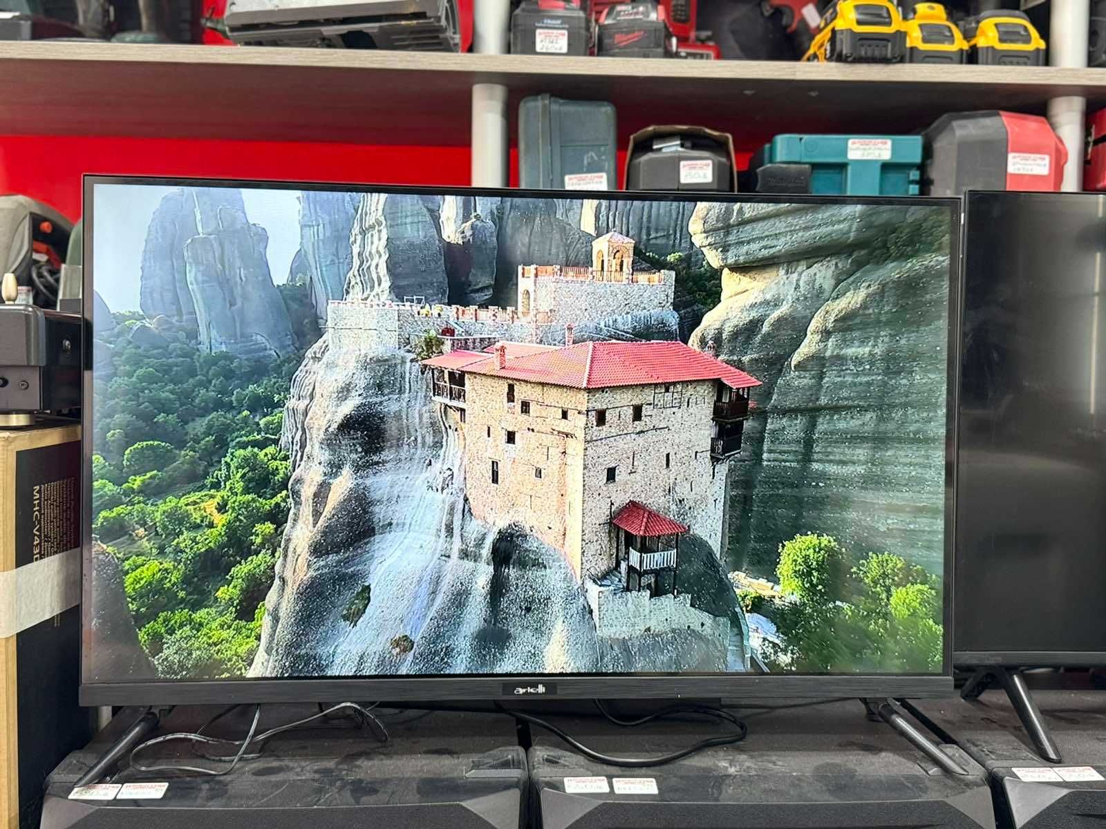 Телевизор Arielli LED32N218T2