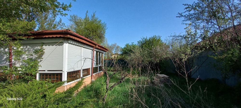 Casa de închiriat intr-o zona liniștită.