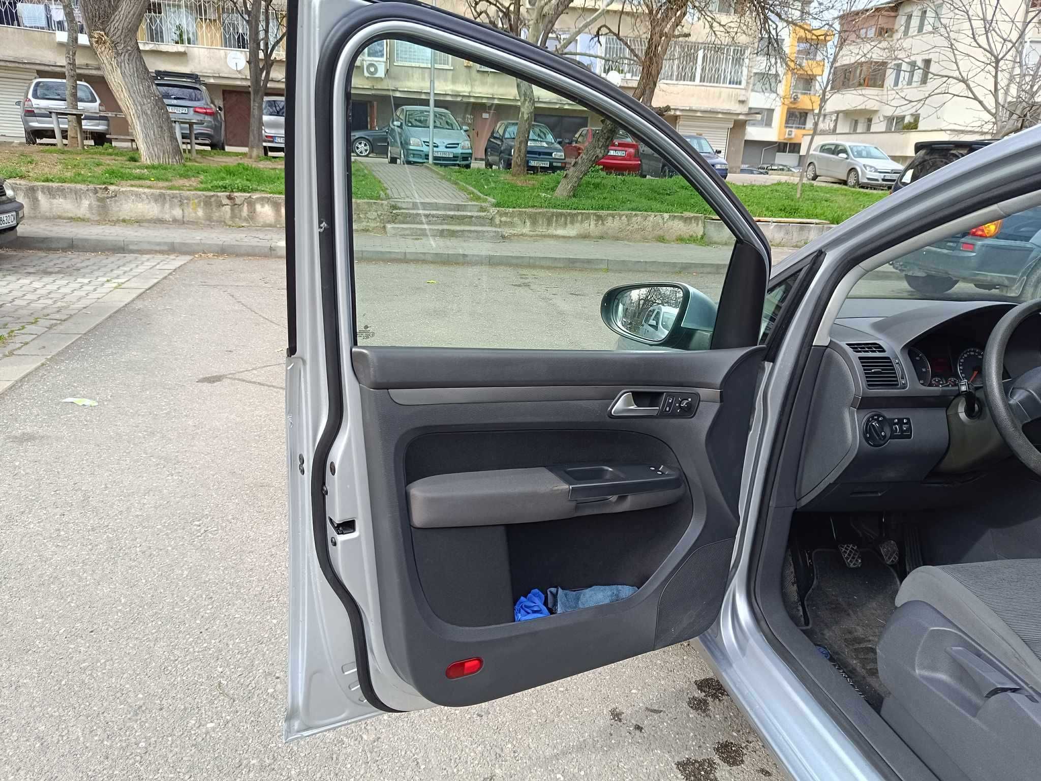 Продавам VW Touran