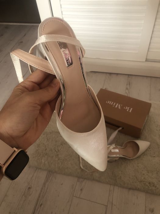 Pantofi superbi satin impecabili, purtati o data