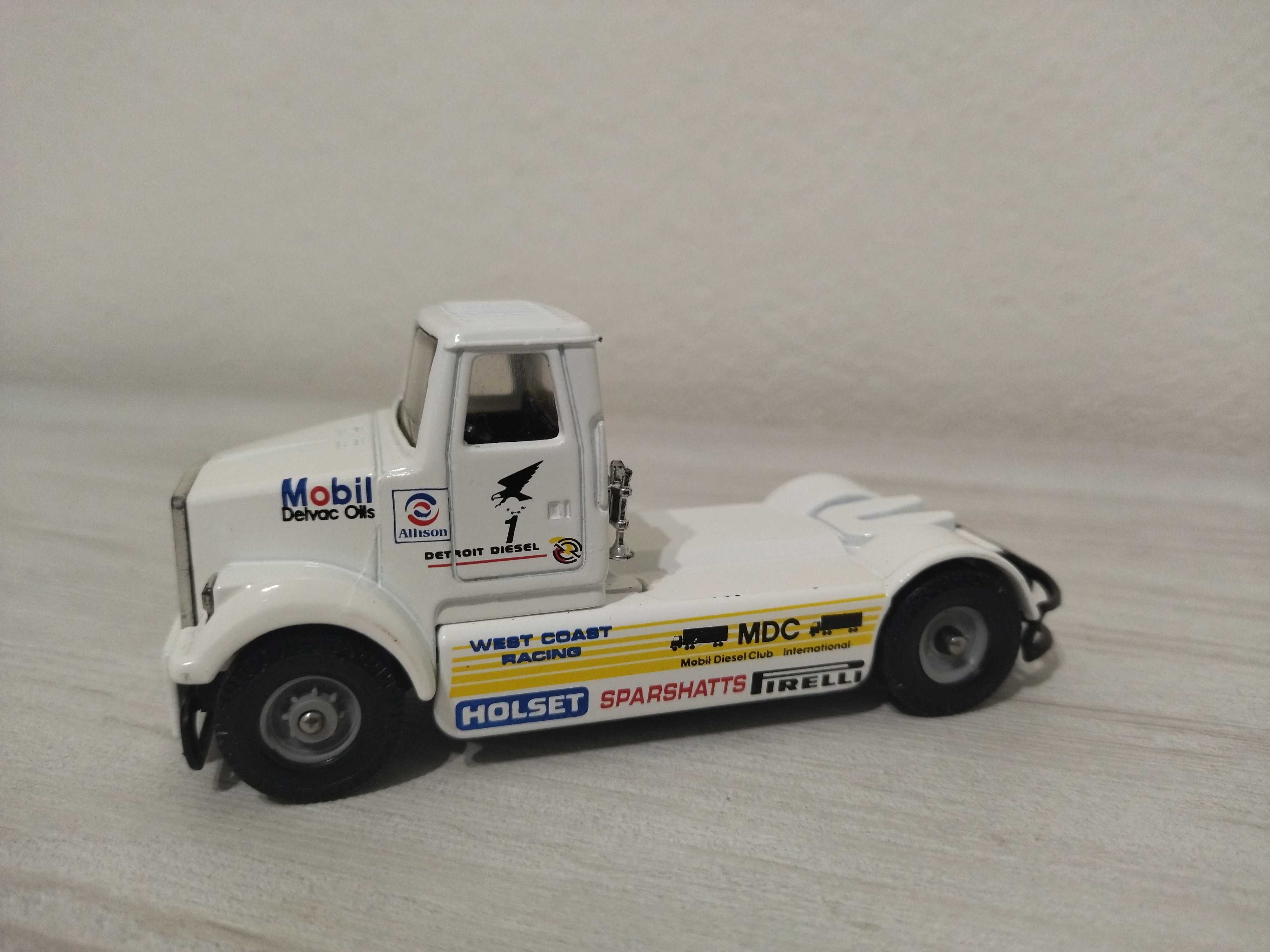Метален камион Volvo Racing Truck !!!