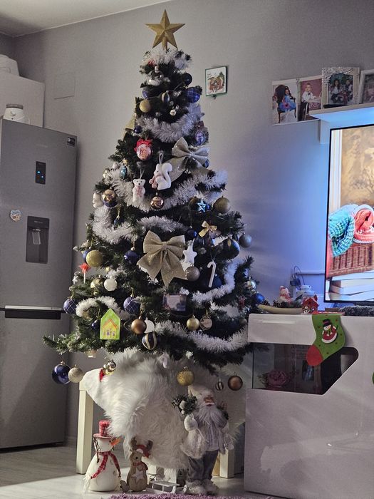 Луксозна коледна елха