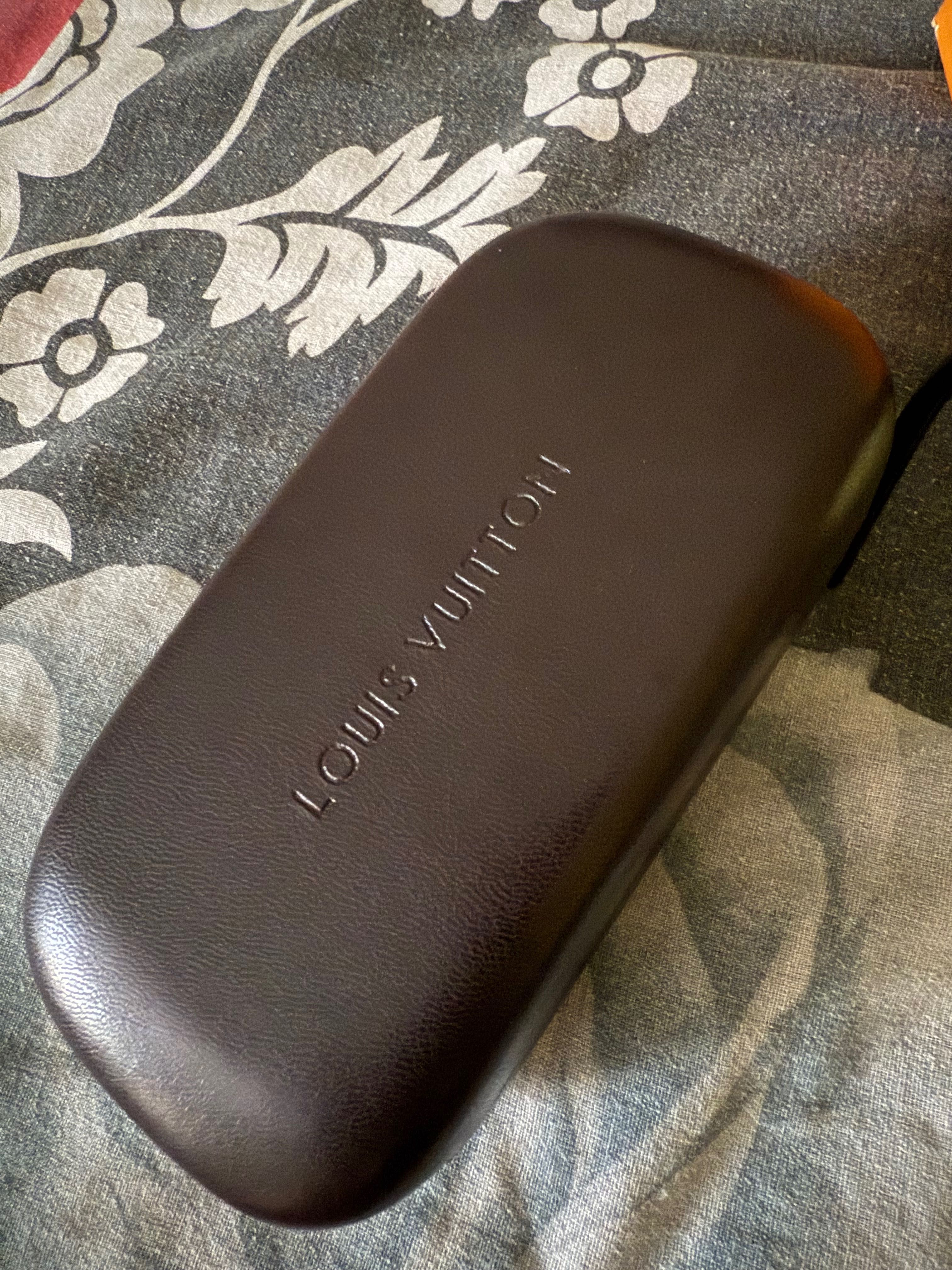Louis Vuitton очила с кутия