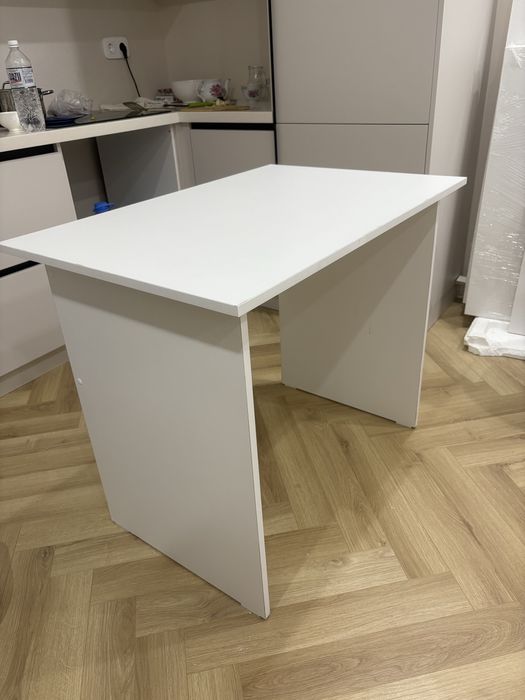 Поодам стол новый