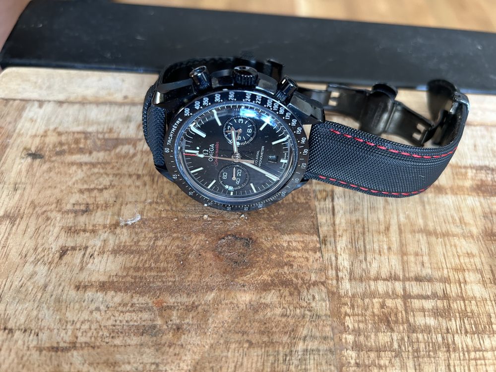 Часовник Omega Dark Side of the Moon automatic