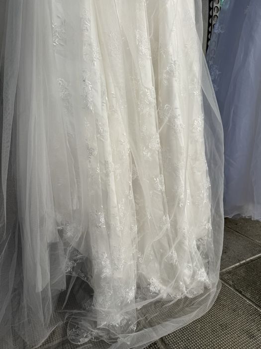 Булчинска рокля тип русалка