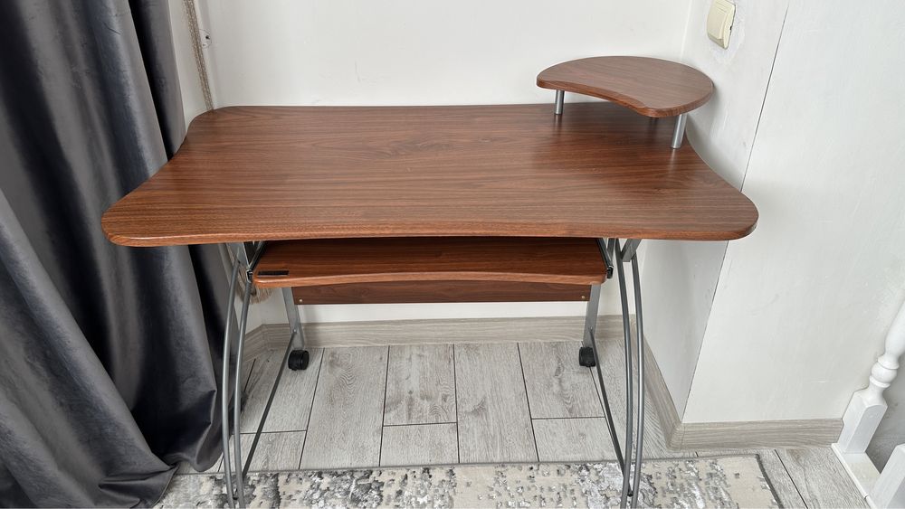 Продам стол в отличном состоянии,