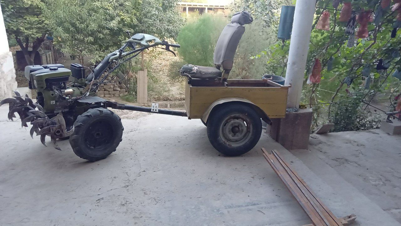 Mini Traktorcha sotiladi