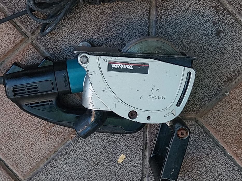 Mașina de făcut canale MAKITA SG 1250 că noua