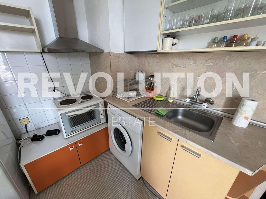 Дава се под наем Двустаен апартамент в Варна, Базар Левски - 70 кв.м за 375 € - Снимка #1