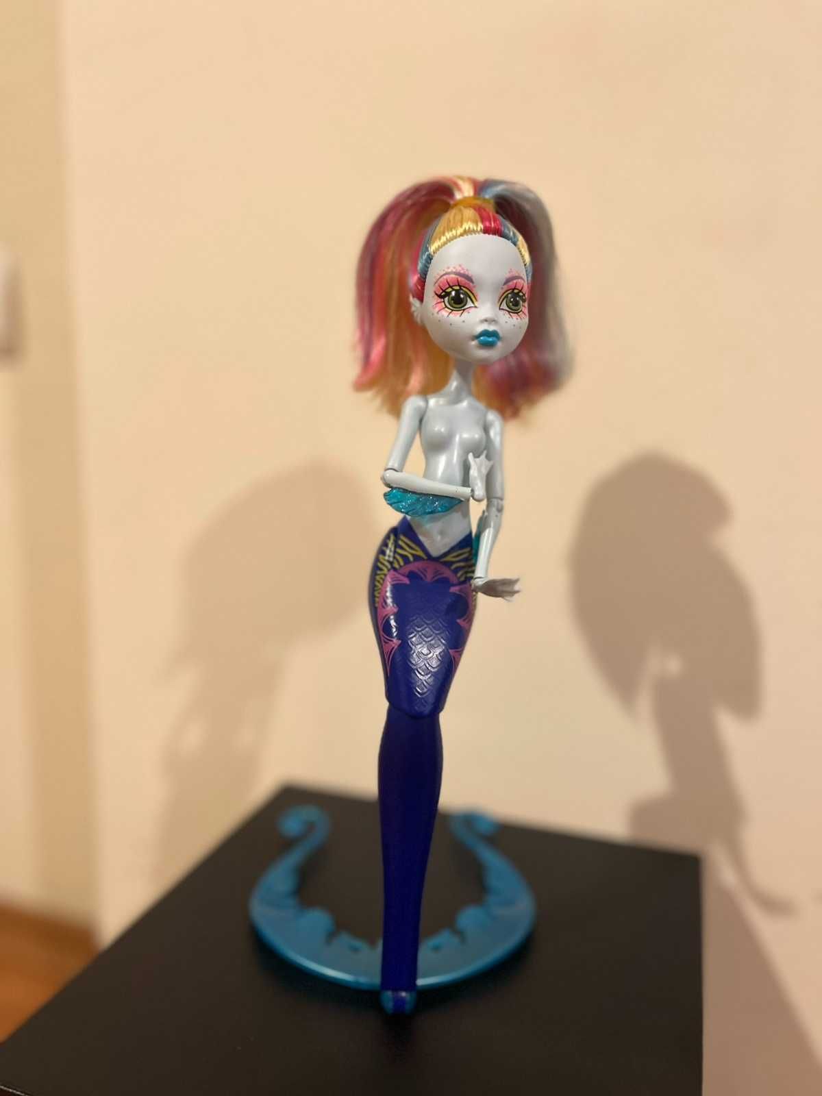 Monster High Great Scarrier Reef Glowsome Ghoulfish Lagoona Blue Doll