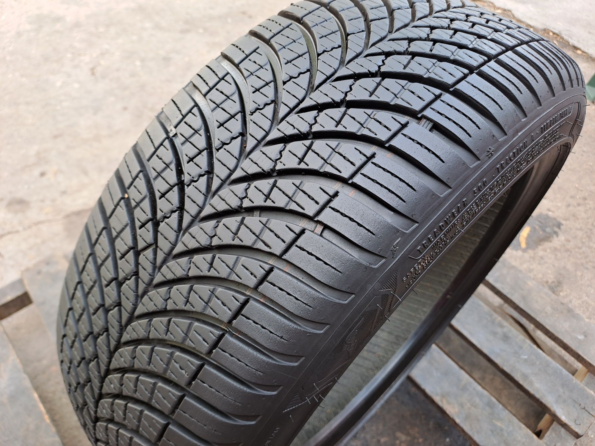 1бр. Почти Нова 195/45/16 Goodyear Vector 4Seasons (всесезонна)