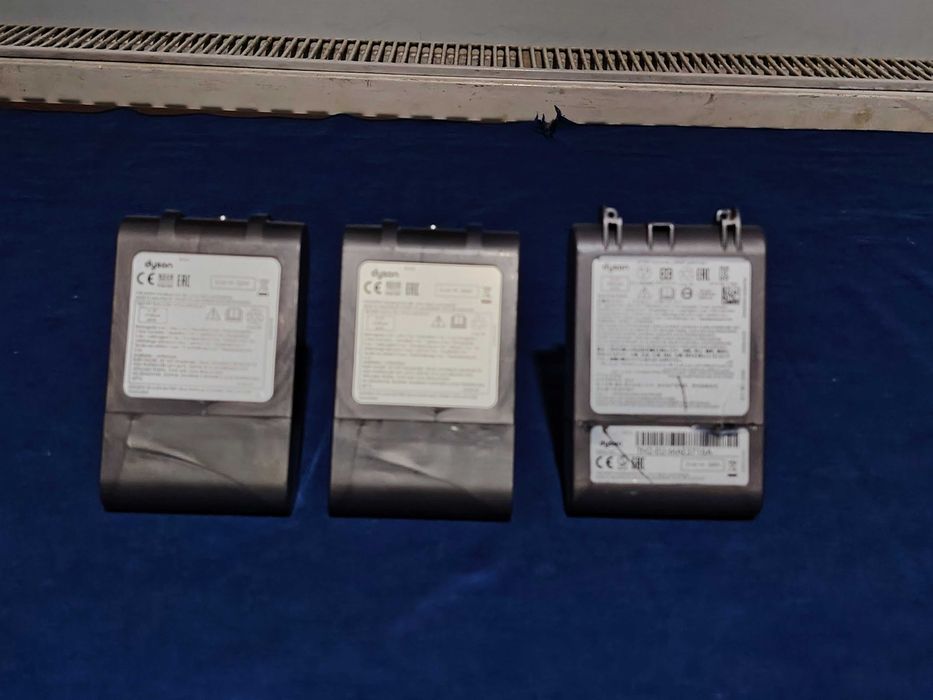 Baterii DYSON modele, SV11 desfăcuta, 2 bucăți DC62 toate 3 defecte