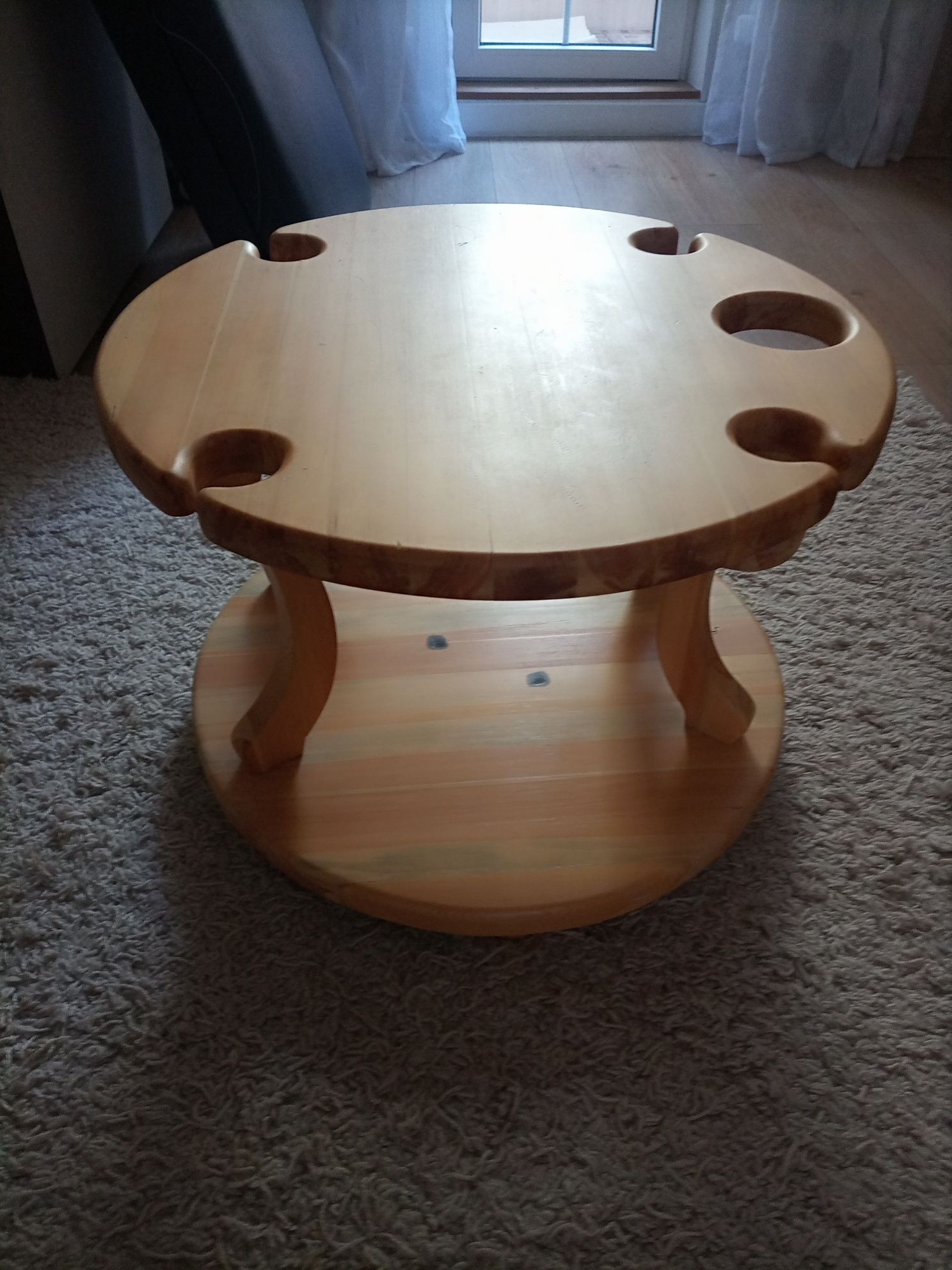 Продам винный  деревянный столик