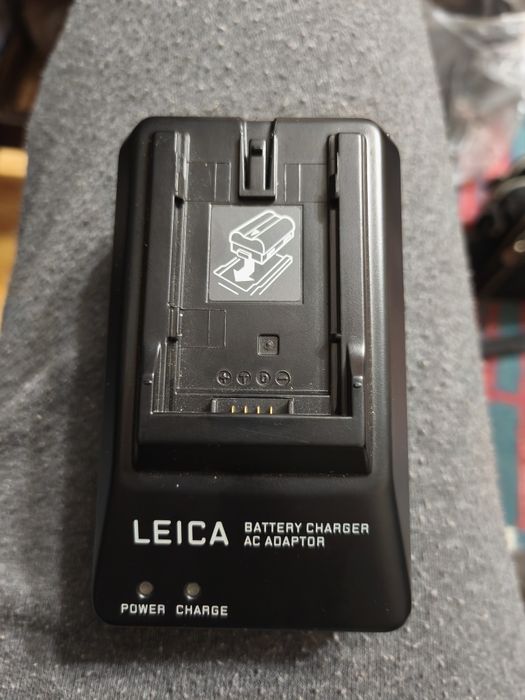 Incarcator baterie pentru camera leica