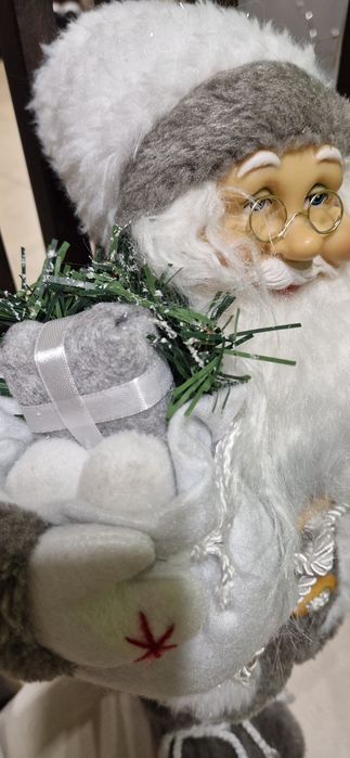 Mos Crăciun alb cu gri