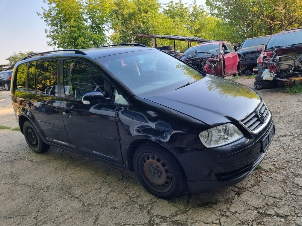 Dezmembrez VW Touran 1.9 diesel 2006 cod motor AVQ