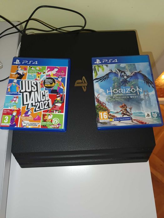 PS4 Pro 1TB + 2 игри + оригинална кутия | Много добро състояние