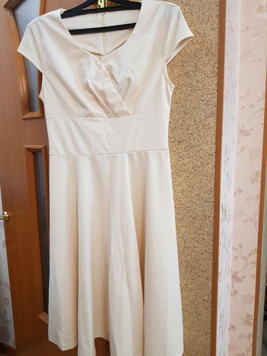 Продам платье. 46 размер. Новое