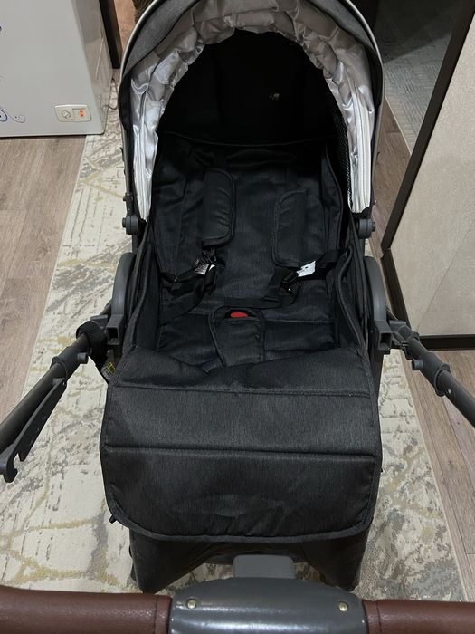 Продам прогулочную коляску