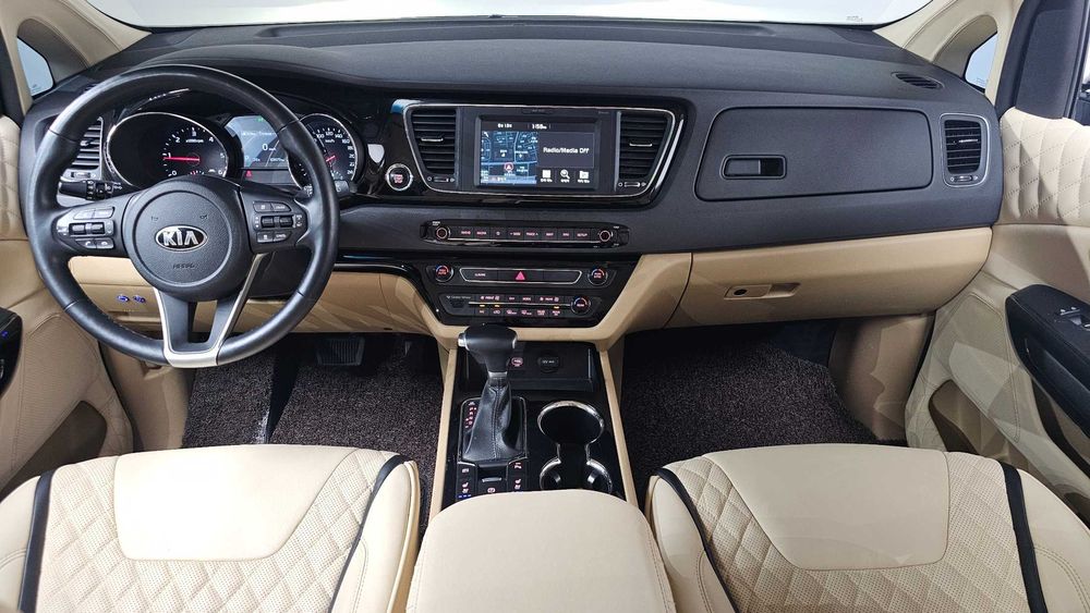 Kia Carnival 9-Seater Hi-Limousine Prestige Hiroof   16