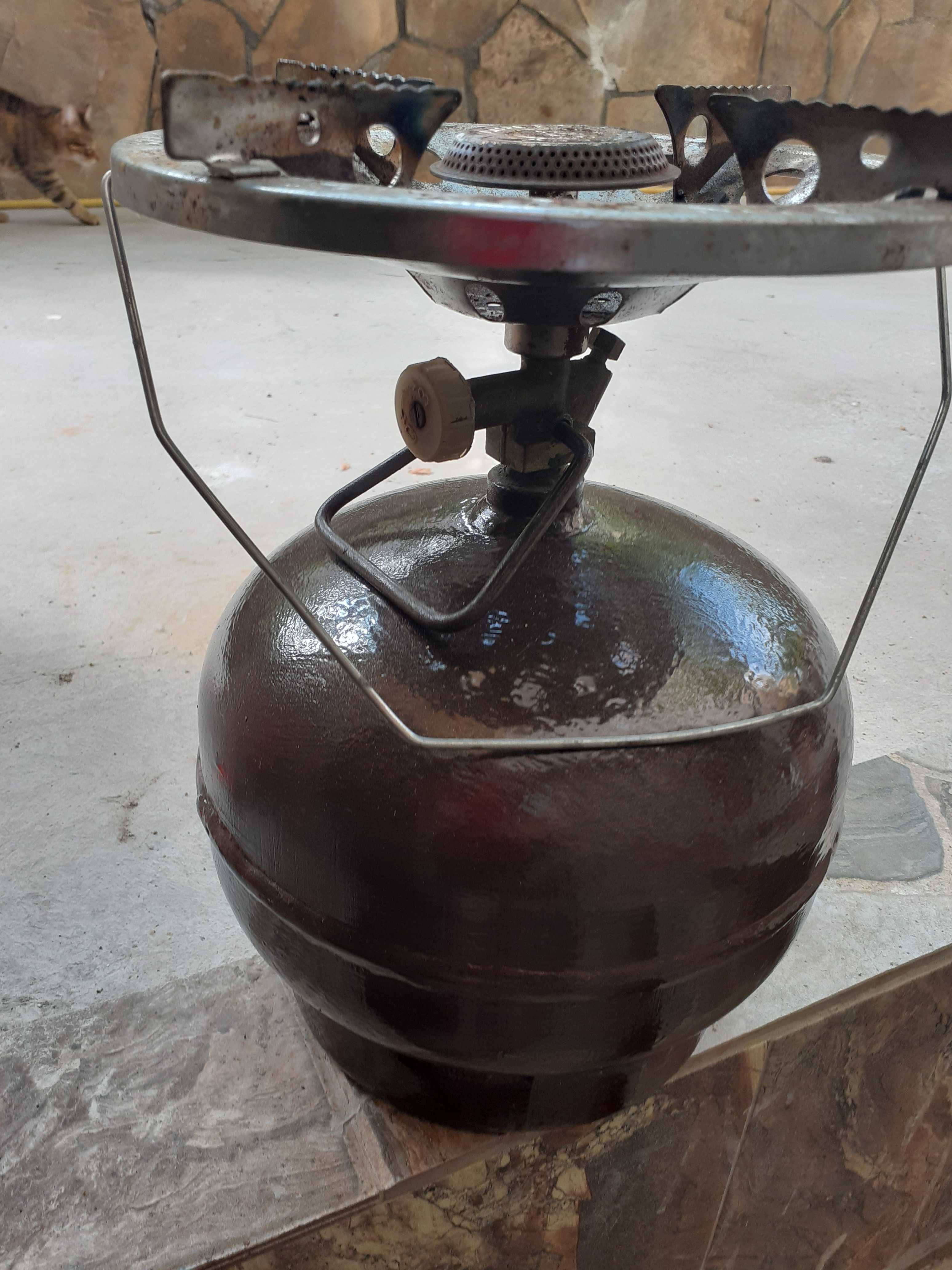 Продавам газова бутилка с котлон.Два килограма.