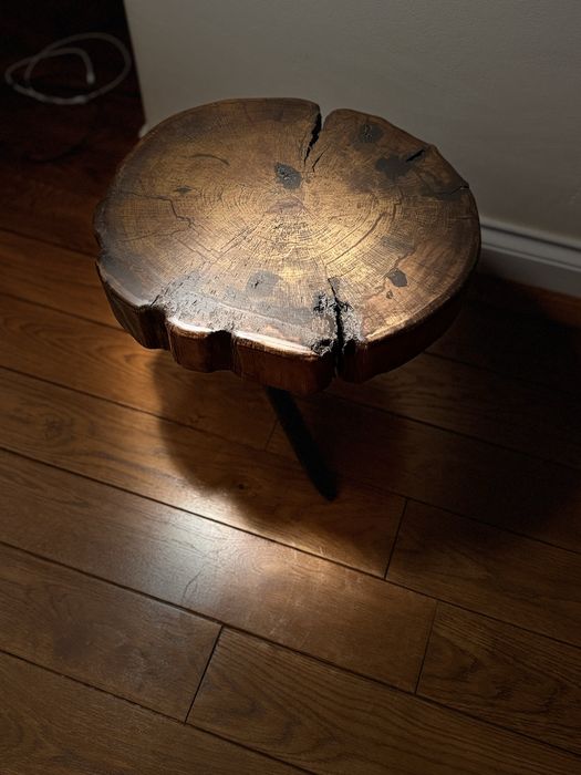 Masuta cafea din trunchi de nuc
