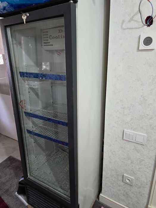 Холодильник витринный