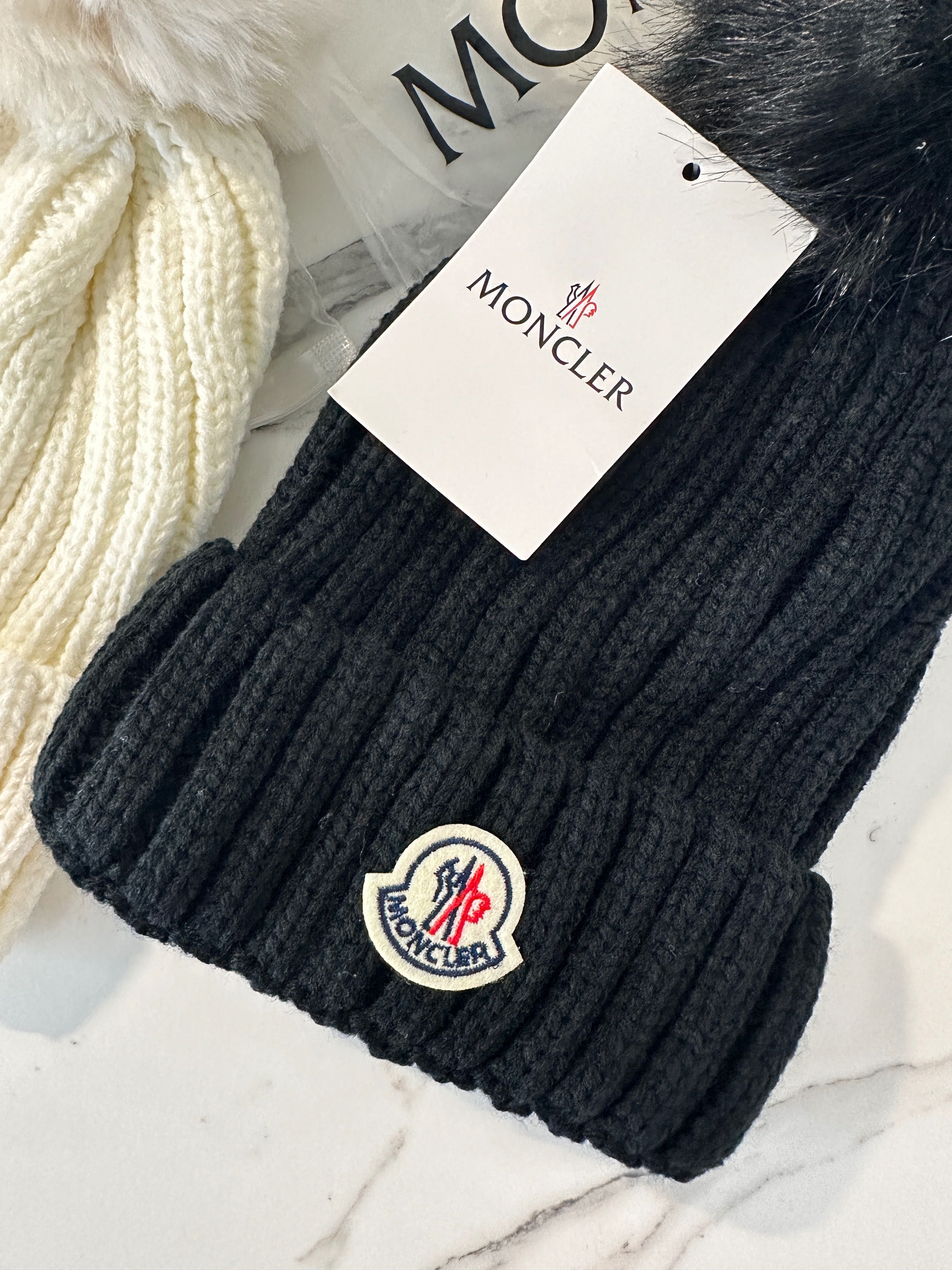 Дамска зимна шапка с пух Moncler