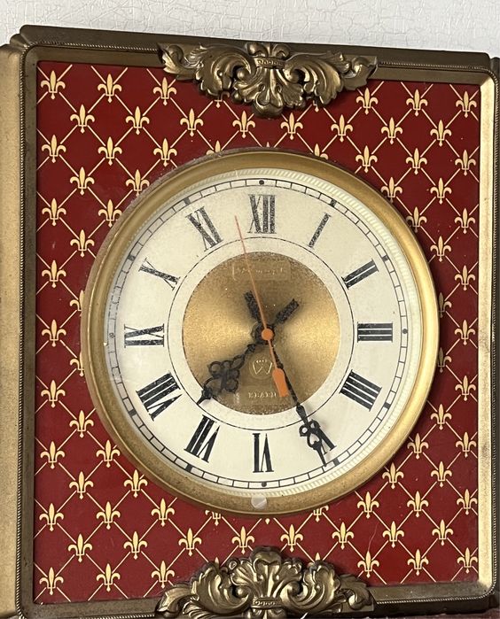 Ретро настенные часы СССР