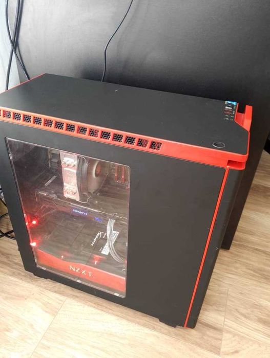 PC Gaming + 2 monitoare ajustabile