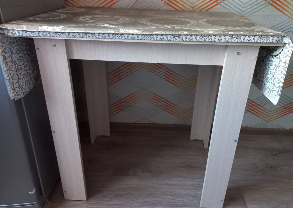 Продается стол кухонный раскладной