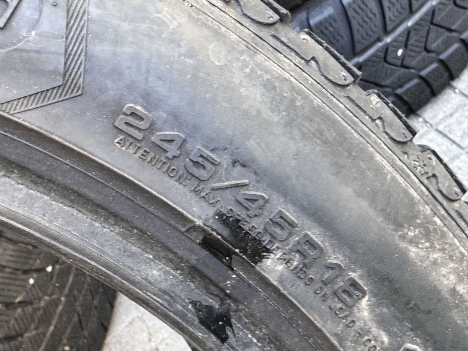 245/45/E18 Goodiyear Ultra Grip8 4бр зимни RunFlat dot3718