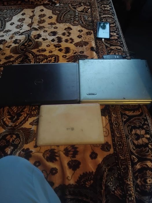 De vânzare 3 leptopuri