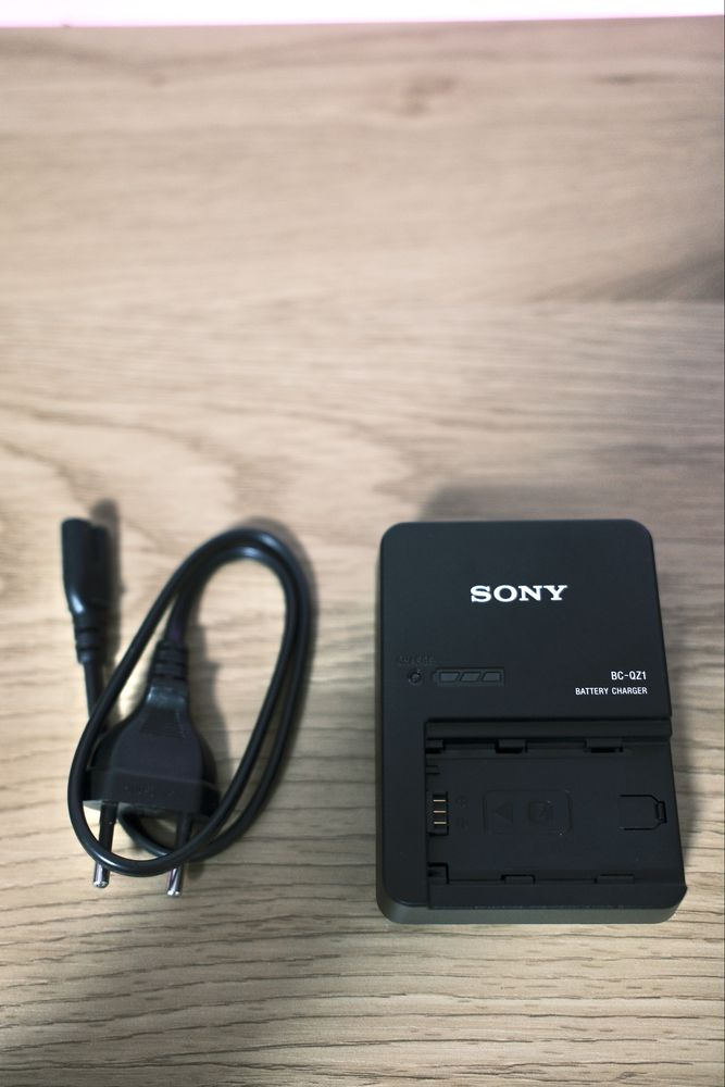 Зарядно Sony за батерии np-fz100