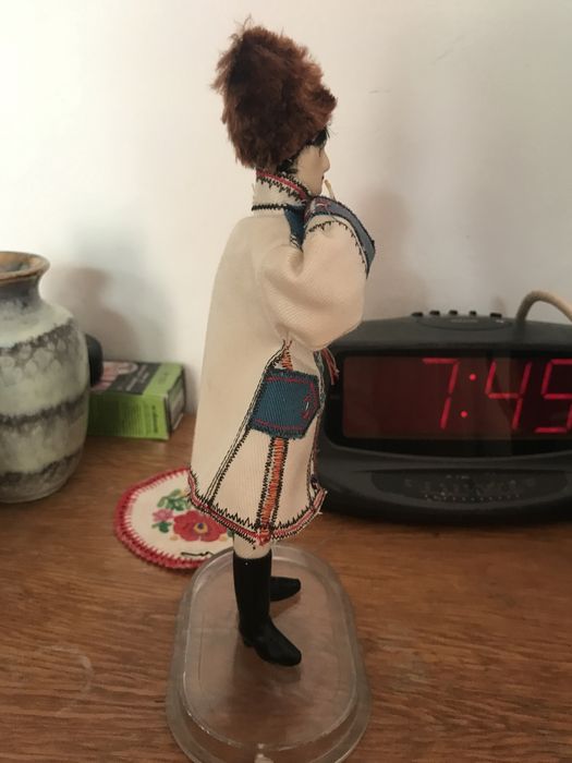 păpușă  in port popular