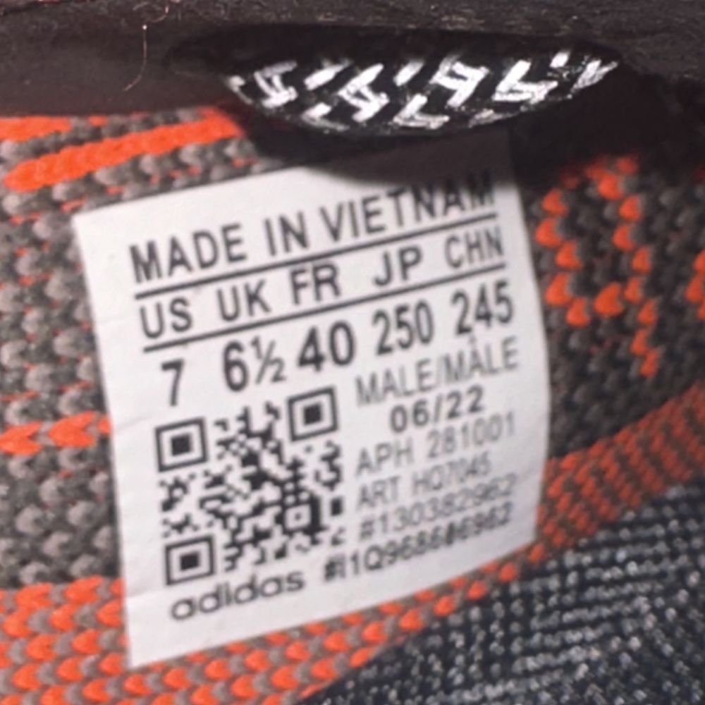 36-45 Yeezy 350 v2 Beluga Carbon